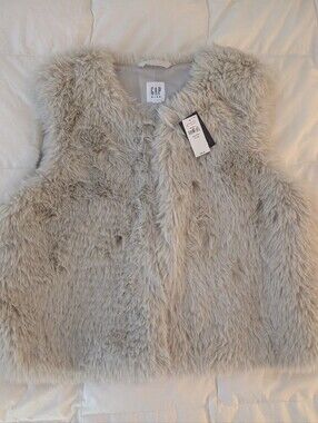 GAP Faux Fur Vest Cream Beige Women’s XS/S Fits Kids XXL